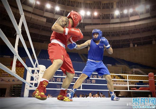 贵州省第十一届运动会竞技体育组25日拳击比赛精彩瞬间